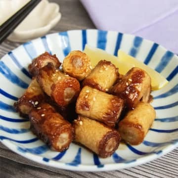 【ちくわってこんなおいしかった？】「箸が止まらない！」「家族で奪い合いになった」節約食材で大満足！ちくわの肉詰め照り焼きレシピ