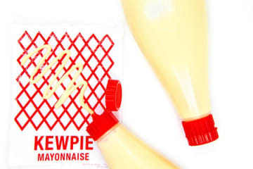 レンジで簡単「サラダチキン」のレシピを紹介。“アレ”を使えば鶏むね肉がしっとりに！