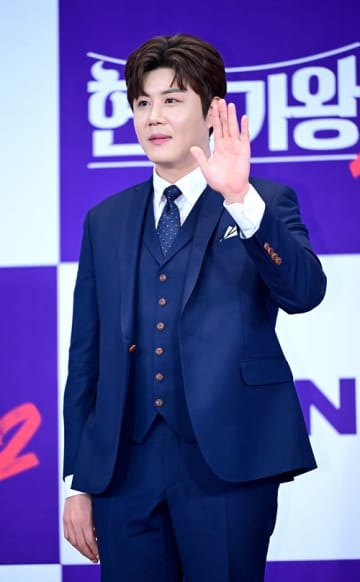 同級生たちが“問題児グループ出身”と証言　暴露者を相手取った訴訟で敗訴した韓国歌手、テレビ出演は続ける？