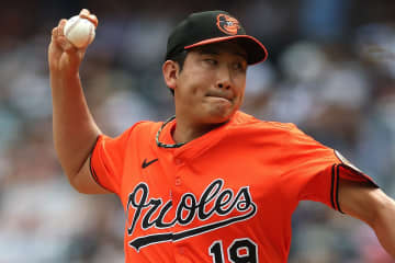 「え～！」「親交あるんだ」FA右腕・菅野智之、“紅白３度出演の人気グループメンバー”との２S写真にファン驚き「憧れの人に会った野球少年」