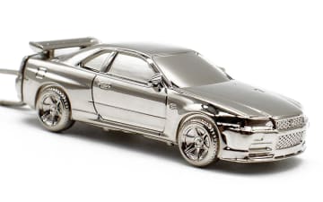 日産「スカイラインGT-R（BNR34）」をモチーフにした「メタルキーチェーン」