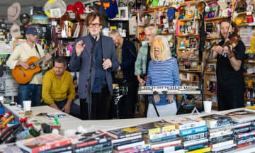 パルプがNPRの人気シリーズ「Tiny Desk Concert」に出演して4曲を披露