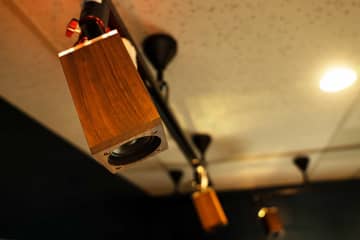 ミューシグナル、ライティングダクトレールに直接取り付け可能なWi-Fiスピーカー「Sound Rail」