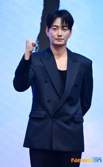 イ・ヒョヌク、初の大河ドラマ挑戦に意気込み！チャン・ヒョクの美男子役にも期待