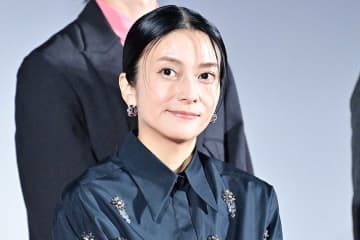 柴咲コウ、変装なしの横山裕目撃　プライベートに驚愕「いつもあんな丸出しで歩いてる!?」