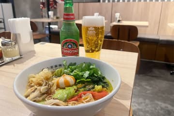 大阪で急増中の「麻辣湯」専門店、梅田にミシュラン料理人が手掛ける新店