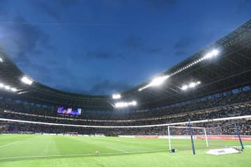 日本代表戦でまさかのハプニング　電波干渉のため…試合前のドローンショー中止