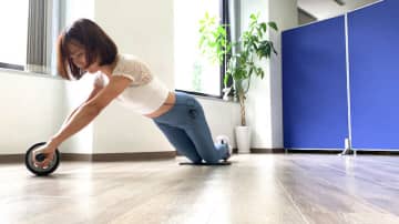 初心者でも安心！腹筋ローラーを使ってお腹を割ろう（3メニュー）