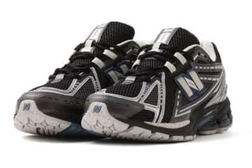 ニューバランスのアトモス限定「1906」スニーカー、“夜と月”表現したブラック×シルバーカラーで