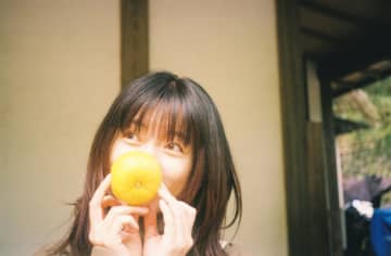 ハン・ヒョジュのフォトブック『1、2、3ハナ！』発売　『匿名の恋人たち』撮影時のオフショット