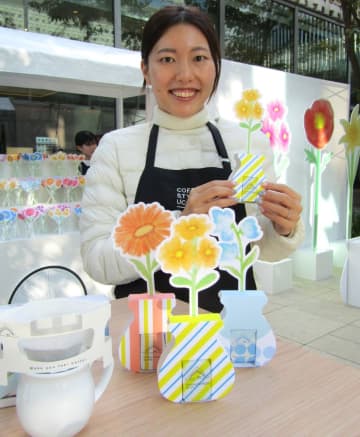 UCCから「花のように気分で選ぶコーヒー」　ペーパーフラワーと真空パックコーヒーを組み合わせて1個100円の特別価格で限定販売