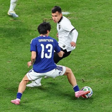 「ソックス短すぎ」「レガース入れてるの？」中村敬斗の独特すぎるスタイルが話題！ 完璧コントロールからのゴールも「シュートが上手すぎる男」