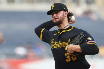 【ＭＬＢ】サイ・ヤング賞右腕スキーンズが恋人ダンさんとのゴルフデートをインスタグラムで報告