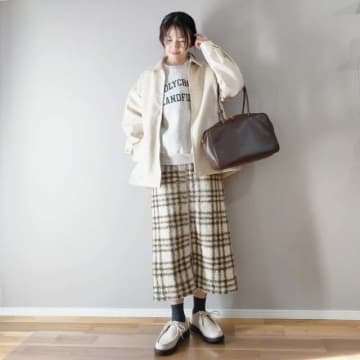 スカート×靴下のコーデはダサい？ おしゃれに見えるコーデ術を伝授！