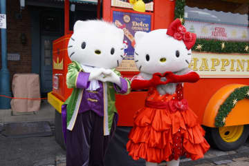 USJ、クリスマス初のフードフェスティバル開催中。ハローキティ/スヌーピー/エルモがサプライズで登場！