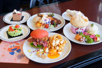 USJ、今年のクリスマスはフードメニューが充実！　ハローキティ/スヌーピーのケーキやあったかグルメなど好みで選べる