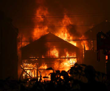 大分火災、20棟以上燃える　1人連絡取れず、多数避難