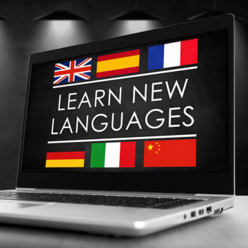 外国語を話す、老化を遅らせる効果あり