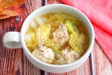 食べすぎ予防に◎ たんぱく質たっぷり♪「鶏団子白菜のうま塩スープ」