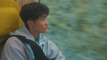 Snow Man岩本照、ラビュー初乗車！メンバーカラーに“テンションアゲ” 西武「じぶんを主語に。秩父」キャンペーン