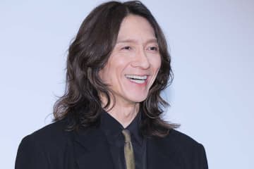 吉井和哉、ドキュメンタリー映画撮影時は自らレンタカー運転「自分で手配して借りてます」