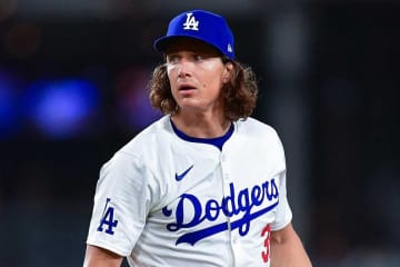 グラスノー夫妻の挙式が「まさにセレブ」「王子様」　純白ドレス映える絶景に羨望の声