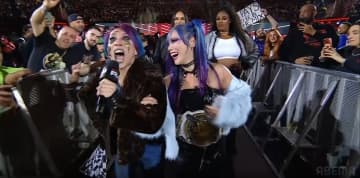 【ＷＷＥ】イヨ軍とアスカ軍の抗争激化　シャーロットが竹刀18発乱打でイヨ救出…残る１人は？