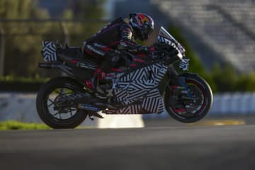 空力刷新のアプリリアが1-2。初見参ラズガットリオグルは新型V4エンジンでトップと1.3秒差／バレンシア公式テスト