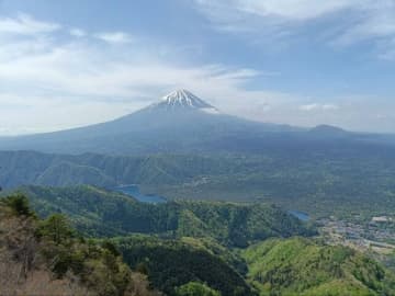 「まるで絵ハガキ！」 絶景の山頂＆尾根から、富士山・西湖が一望のもとに “キマる” 魅力！ 「王岳」登山レポ