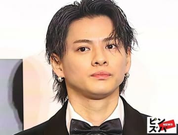 「4キロ5キロくらい毎回痩せてる」Number_i平野紫耀、黒のダブルスーツ姿で過酷なツアー裏話明かす