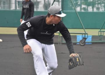 ロッテ育成・谷村剛、プロ初出場初安打、代打でプロ初本塁打…オフはウインターリーグで実戦経験を積む