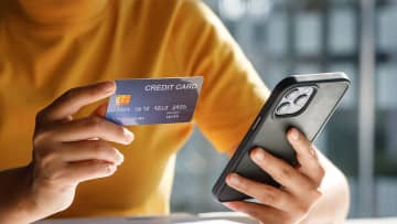 “夫のクレジットカードを使う時代”は終わり？ 専業主婦の94％が自分名義に移行