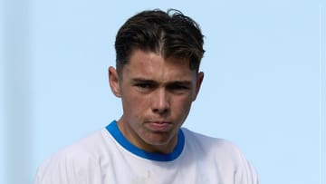 元世界最強GKの17歳息子、父とは違う国のユース代表チームを選び、ゴールを量産中！