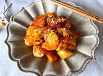 甘辛だれがやみつき！鶏むね肉とさつまいもで作る「ヤンニョムチキン」