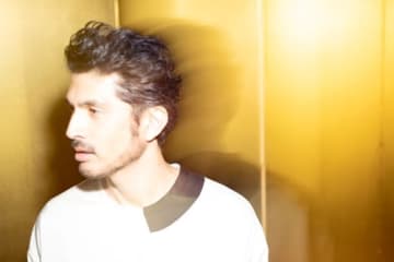 平井堅、MVをストリーミング&ダウンロードとYouTubeで一挙公開・配信スタート