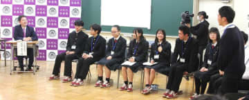 安房高で知事特別授業　生徒が教育環境プレゼン　南北格差、進路、メガソーラー…　対話通じ地域や自身の将来考察