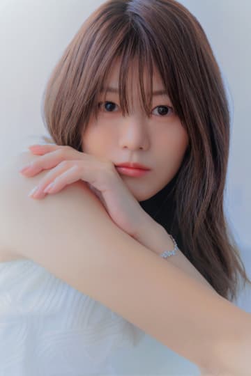 透明感ボイスの歌姫・真優梨が魅せる、切なすぎる夏の残像！話題の最新MV「ミラージュ」公開 & カラオケ情報も！