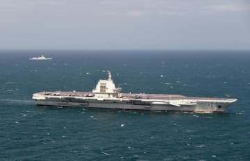 中国海軍の空母「福建」、海上で就役後初の実動訓練