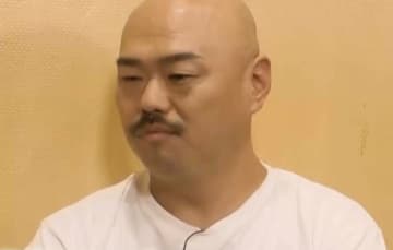 「黒いワンボックスカーの中でパンツ一丁で足置きになっていた」クロちゃん、自身にまつわる”都市伝説”について言及