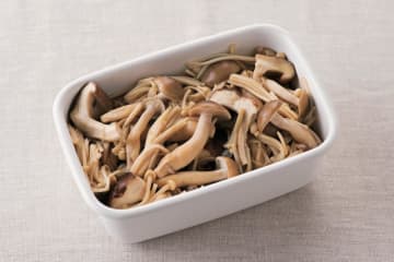 今が旬！【きのこの作りおき】毎日のおかず作りがラクになる「だししょうゆ煮」とアレンジレシピ