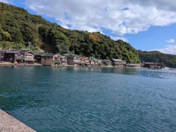 【京都・伊根の舟屋】景色に癒され海鮮を堪能する、大人の小さな親孝行旅