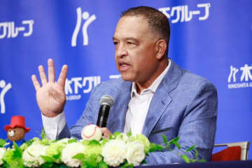 ロバーツ監督が来日、大谷MVPを祝福「誇りに思う」　メッセージのやりとり明かす「彼に送った」