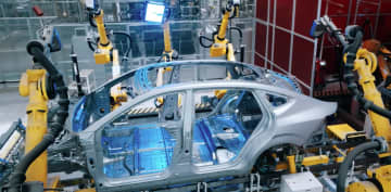 電動化の潮流に逆行する日本の自動車大手　戦略転換が示す苦境