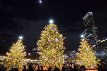 「クリスマスマーケット in 大阪 てんしば 2025」ツリー輝く空間にクリスマス雑貨＆グルメ