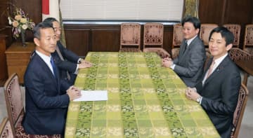 児童手当、制限なしで上乗せ方針　自公幹部、経済対策に