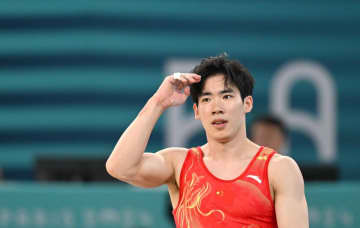 ＜体操＞鉄棒でミス、審判が手をたたいて大笑い＝中国ネット「スポーツ精神は？」