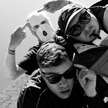 ニーキャップ、サブ・フォーカス参加の新曲「NO COMMENT」公開