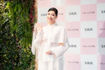 第3回「更年期川柳」授賞式にアンミカ登壇 最多5307通の中から選ばれた作品は？『大人のおしゃれ手帖』主催