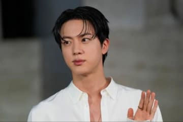 BTSのJINさんにキスした日本人女性が韓国で「強制わいせつ」で起訴　「犯罪と思わなかった」は通用する？