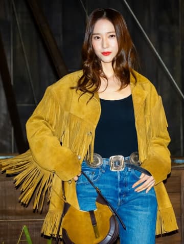 実姉は少女時代の“脱退メンバー”　クリスタル、16年越しのソロデビューに期待が集中するワケ